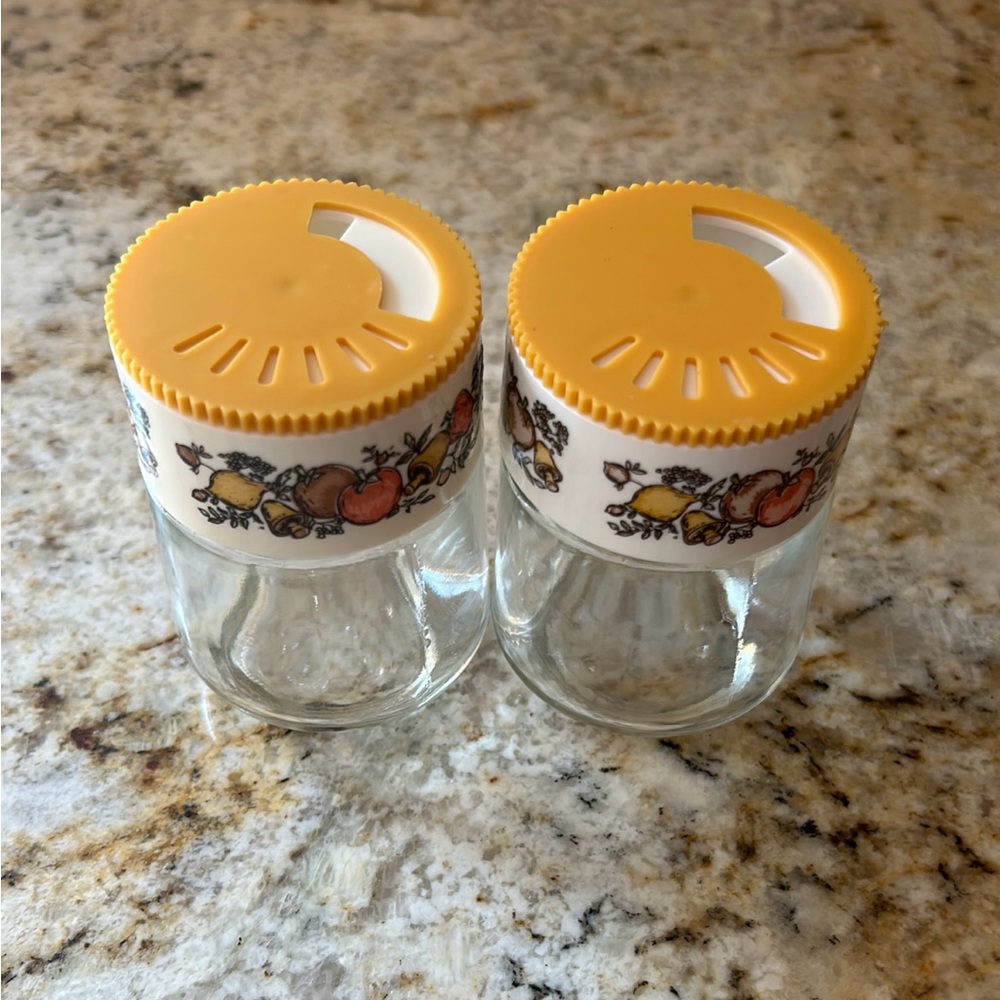 2 Vintage Corning Ware Glass Gemco Spice of Life Jars Spice Shakers Nice